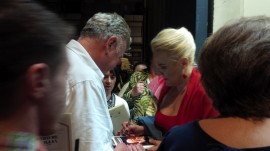 ROF 2014 - Felicia Bongiovanni attorniata dai suoi fan