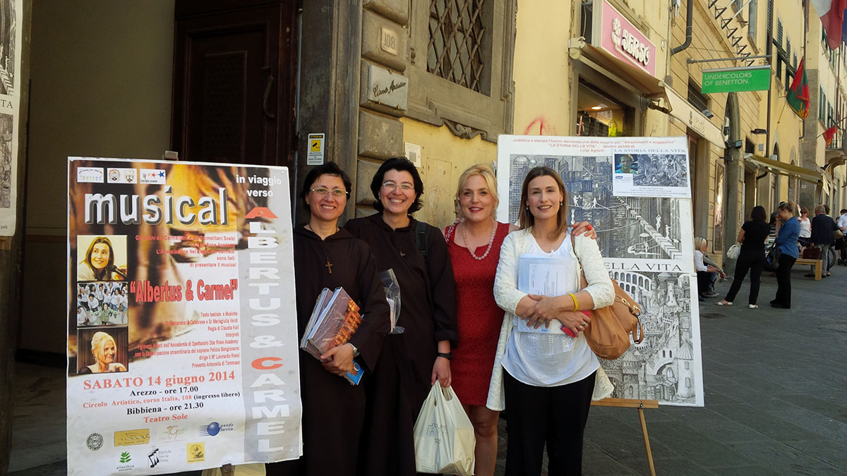 Albertus & Carmel Arezzo 14 giugno 2014 Felicia Bongiovanni ,sr Giulia Verdi, sr Rosaria Calabrese e Claudia Koll.